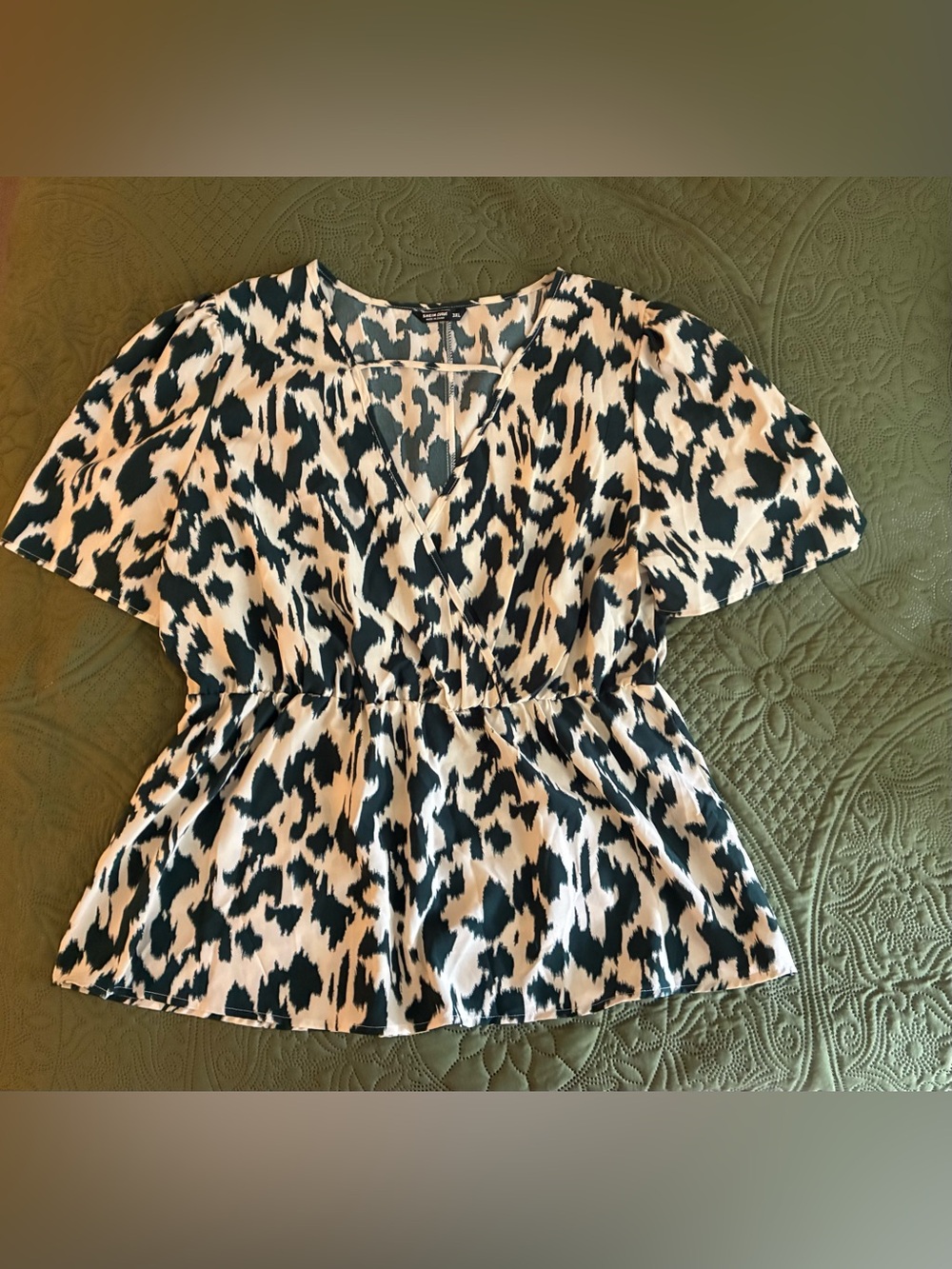 SHEIN Curve Teal and White Abstract Print Top